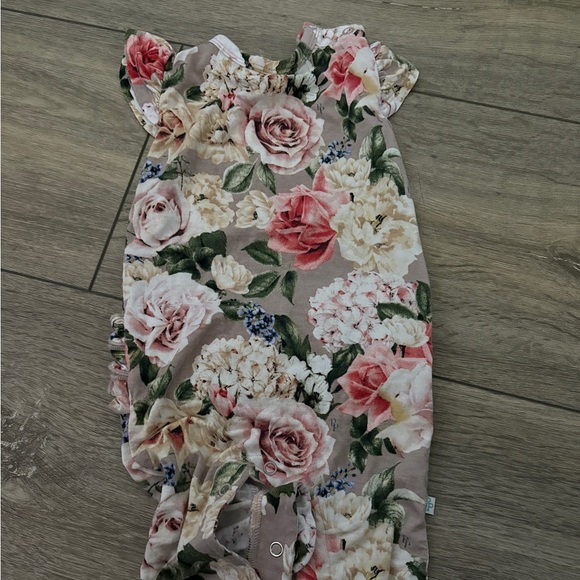 Posh peanut 6-9 romper - Picture 2 of 2